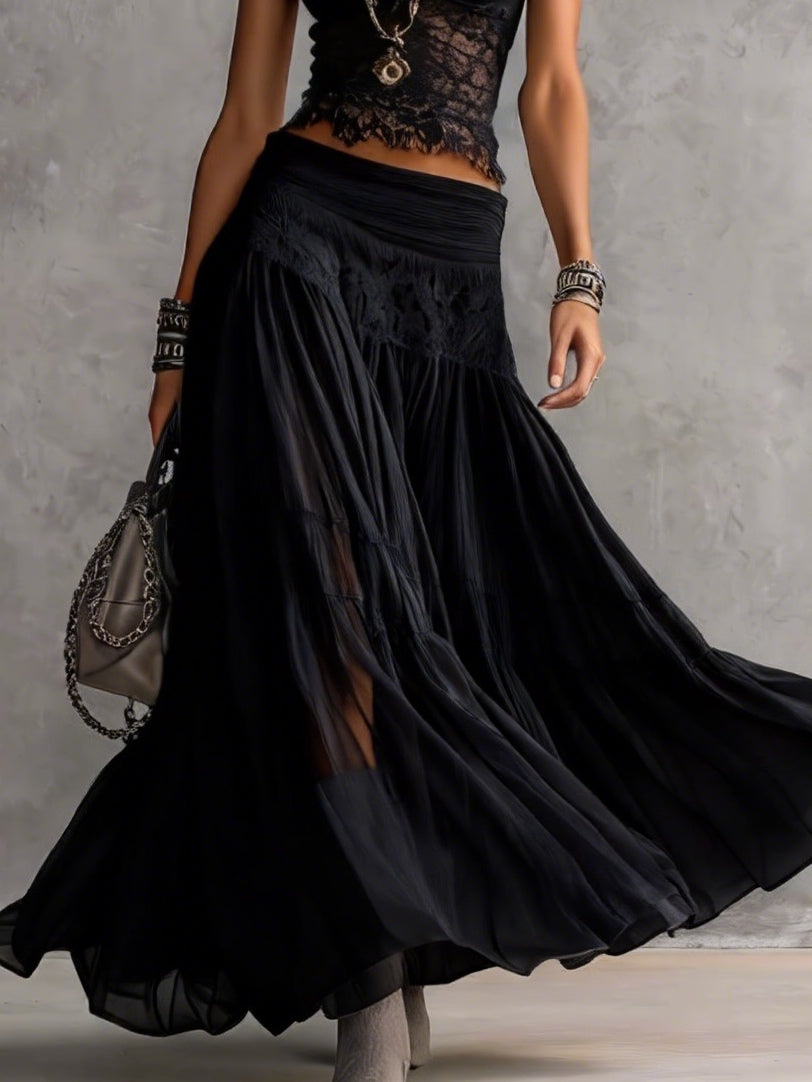 Conjunto negro compuesto por un top de encaje transparente y una falda larga plisada