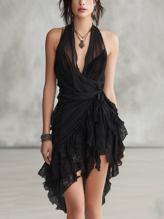 Minivestido negro con cuello halter de encaje y volantes
