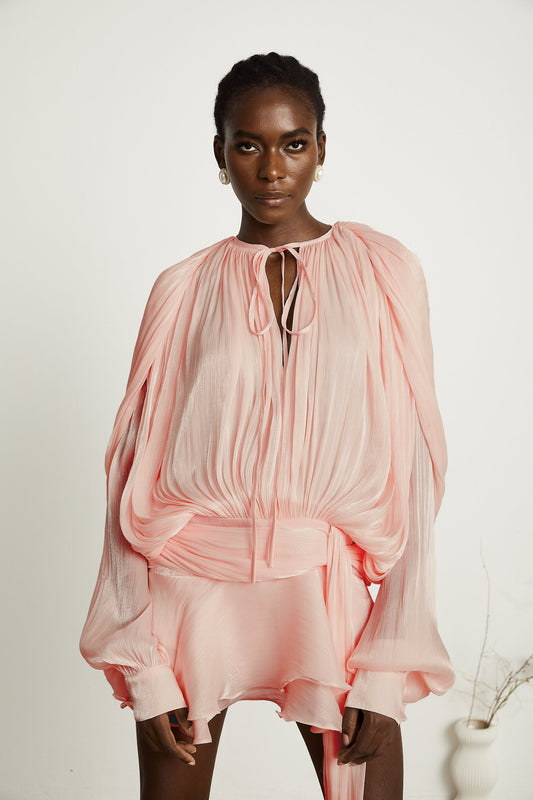 Mini vestido con volantes y pliegues en color rosa Eugénia