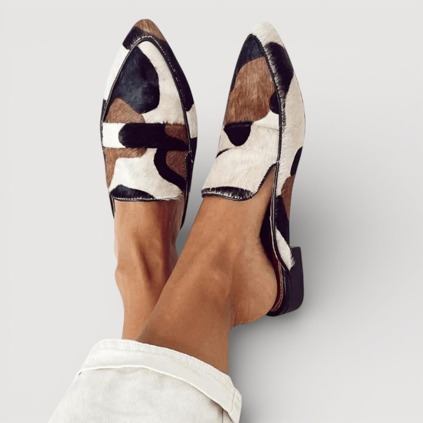 Velle | Mule plano con textura de pelo y diseño especial