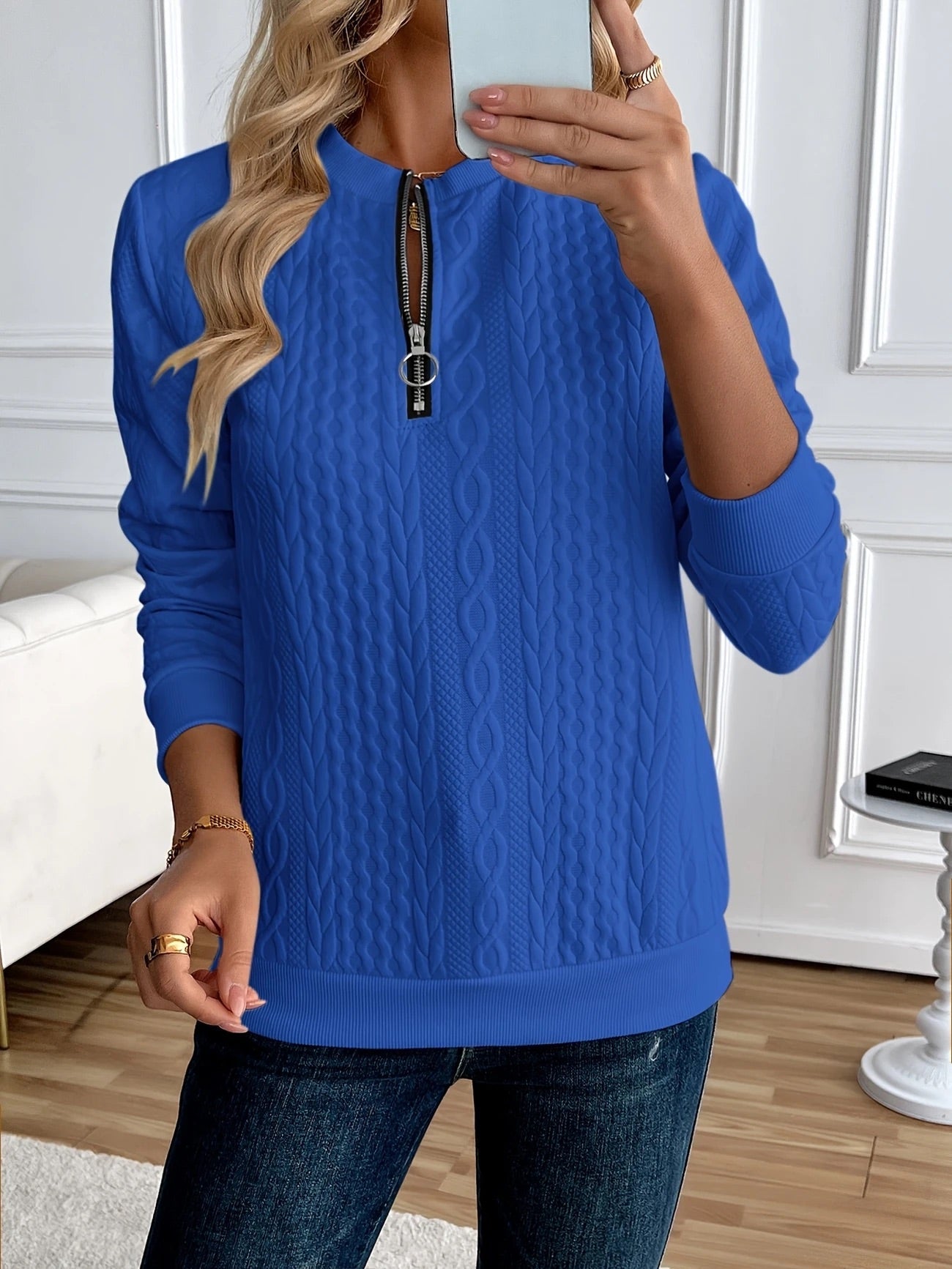 Sudadera con cremallera y textura: elegante y cómoda