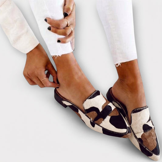 Velle | Mule plano con textura de pelo y diseño especial