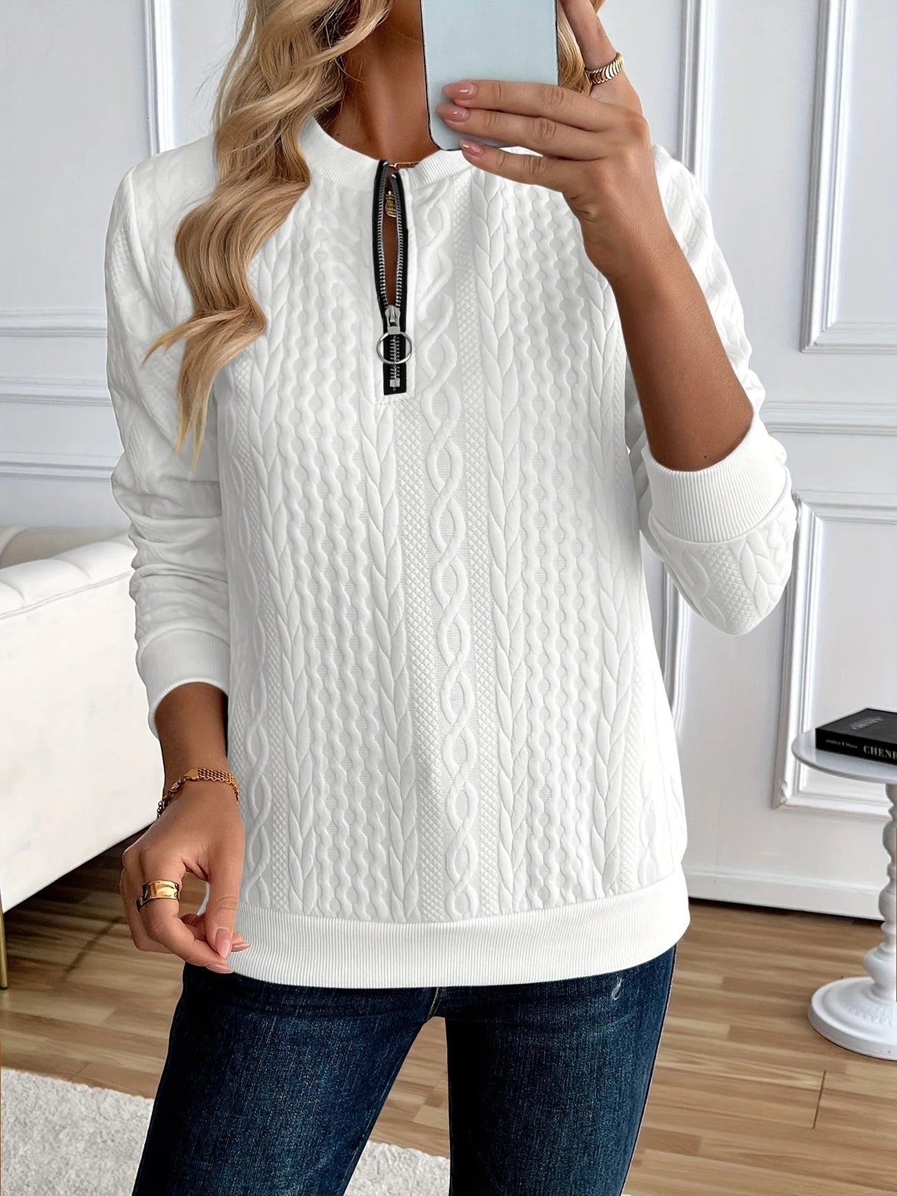 Sudadera con cremallera y textura: elegante y cómoda