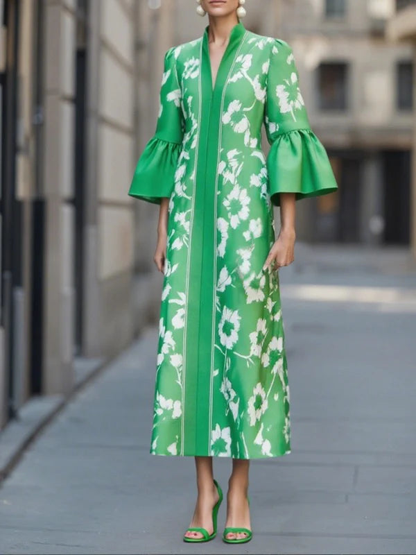 Vestido largo con manga acampanada, estampado floral y abertura lateral