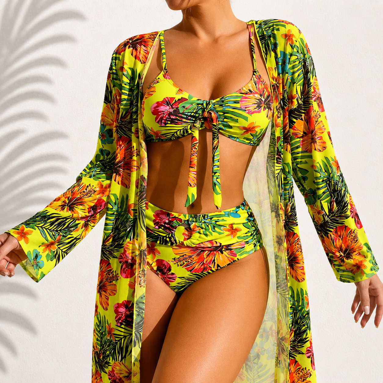MARTINA SOLER | Elegante bikini de tres piezas «Marie» con estampado tropical