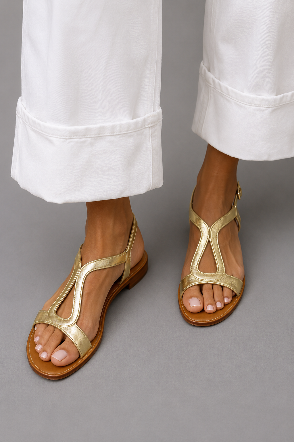 Jane | Sandalia plana de líneas limpias y diseño minimalista en T