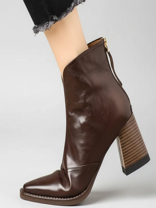Botines Valeria – Cuero Marrón Chocolate con Tacón Esculpido