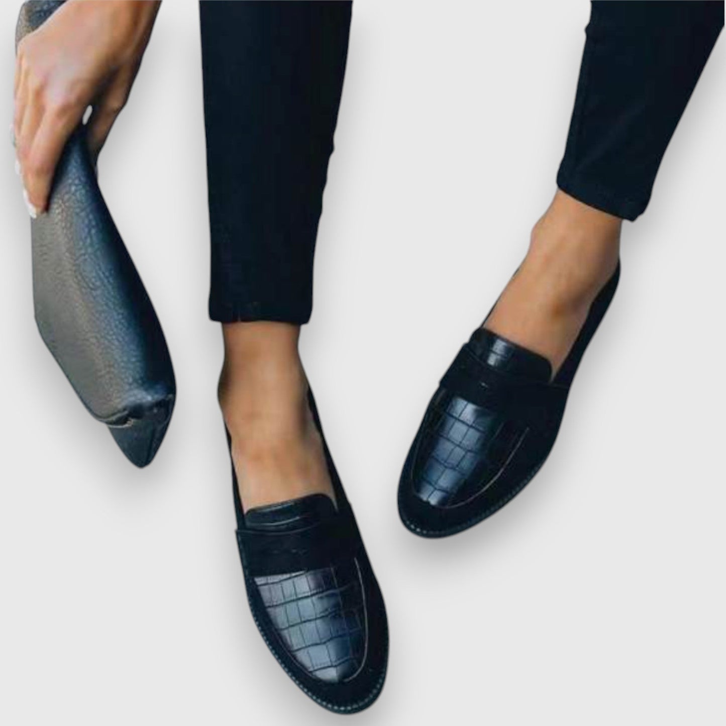 Alyana | Mocasín plano de ante con diseño ergonómico