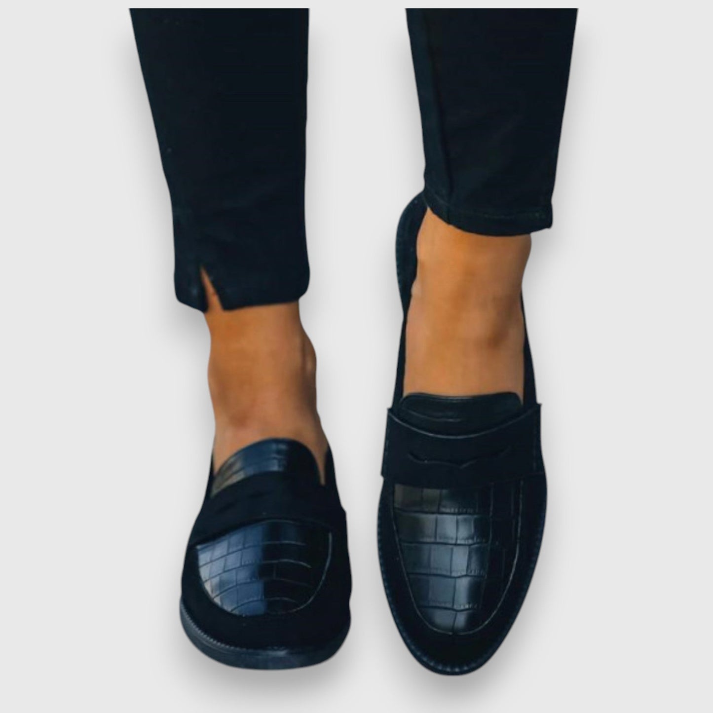 Alyana | Mocasín plano de ante con diseño ergonómico