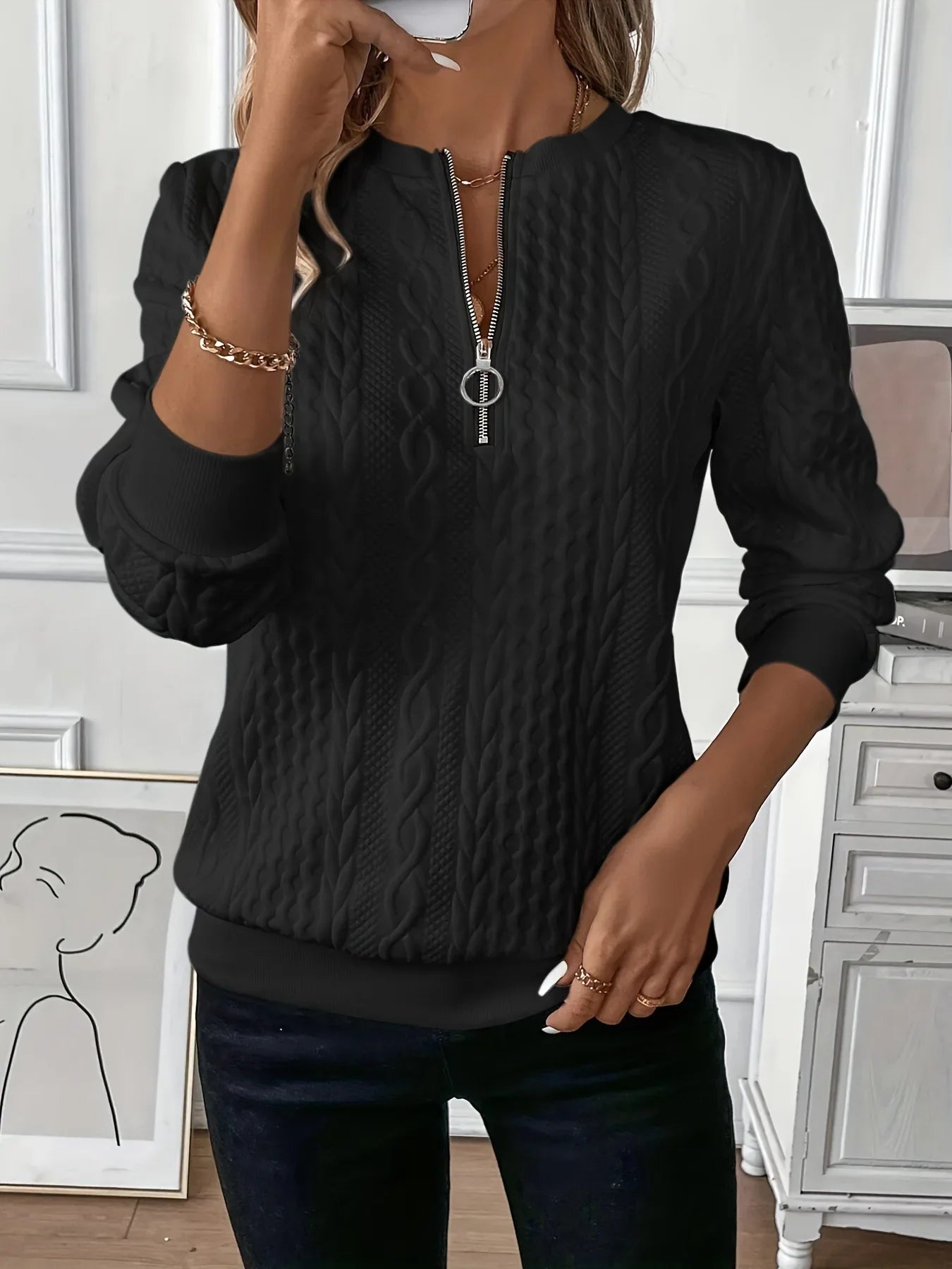Sudadera con cremallera y textura: elegante y cómoda