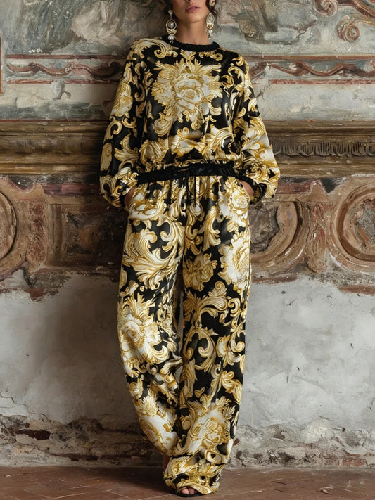 Conjunto de ropa de estar por casa con top de manga larga con estampado floral barroco y pantalones anchos.