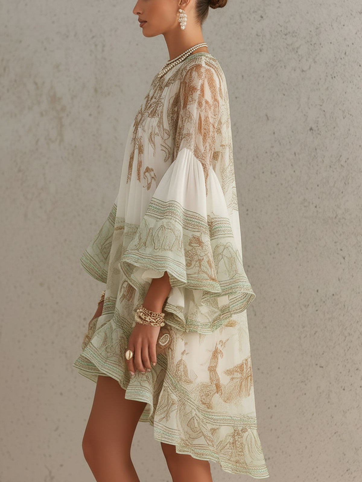 Minivestido de muselina verde estampada con mangas con volantes y bajo con volantes