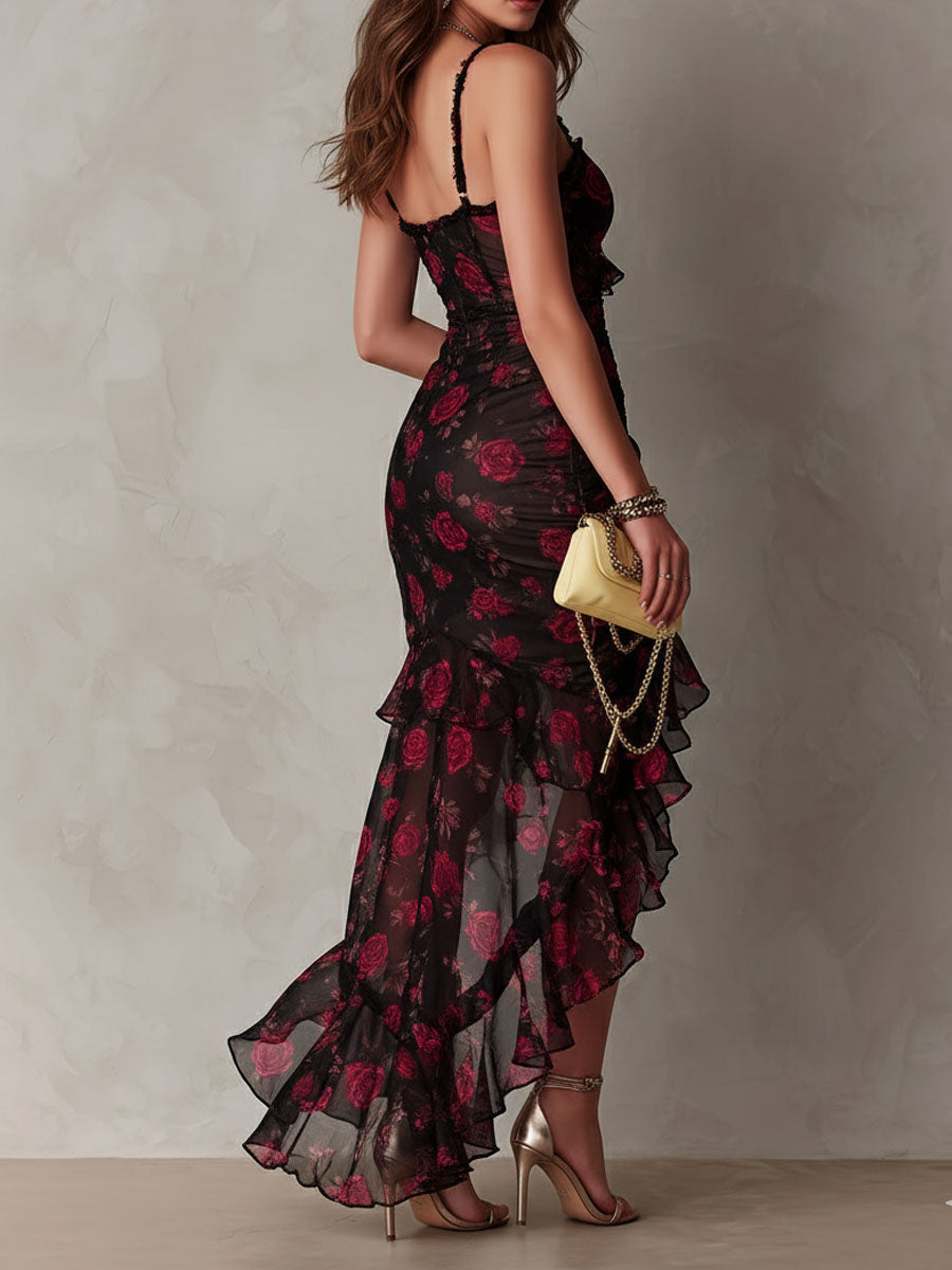 Vestido elegante negro y rojo con estampado floral, fruncidos y dobladillo con volantes