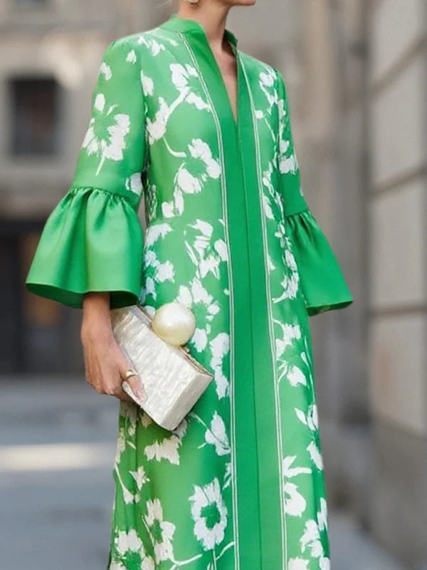 Vestido largo con manga acampanada, estampado floral y abertura lateral