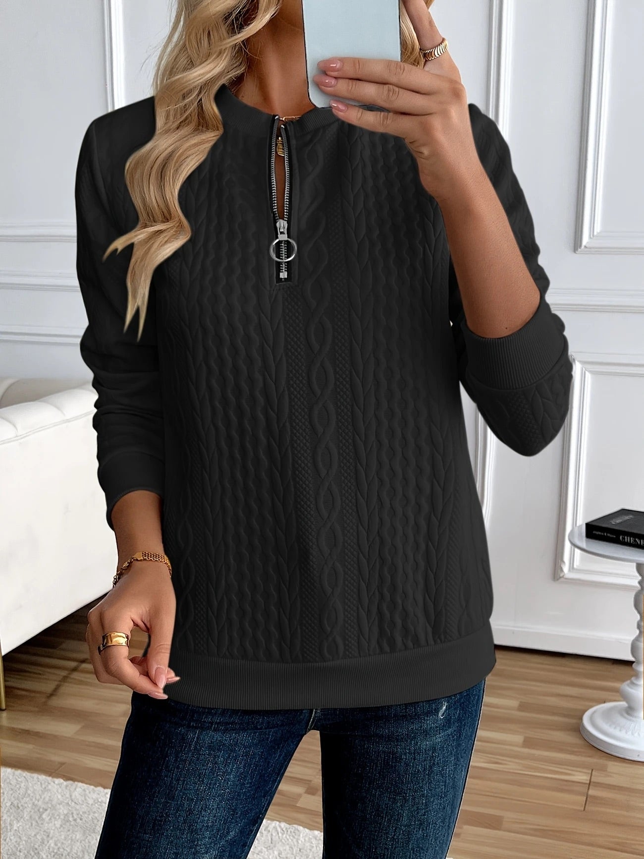 Sudadera con cremallera y textura: elegante y cómoda