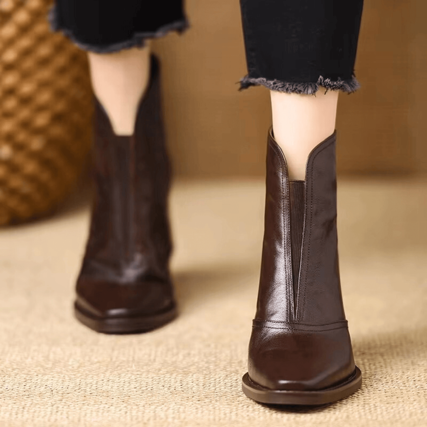 Botines Valeria – Cuero Marrón Chocolate con Tacón Esculpido