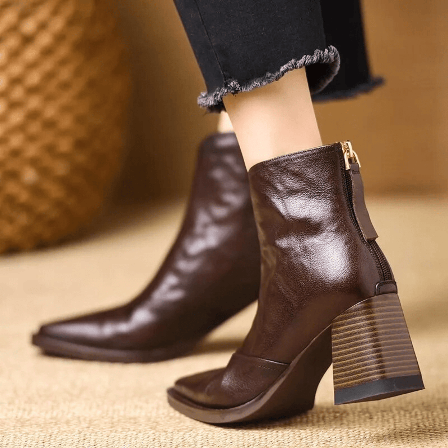 Botines Valeria – Cuero Marrón Chocolate con Tacón Esculpido