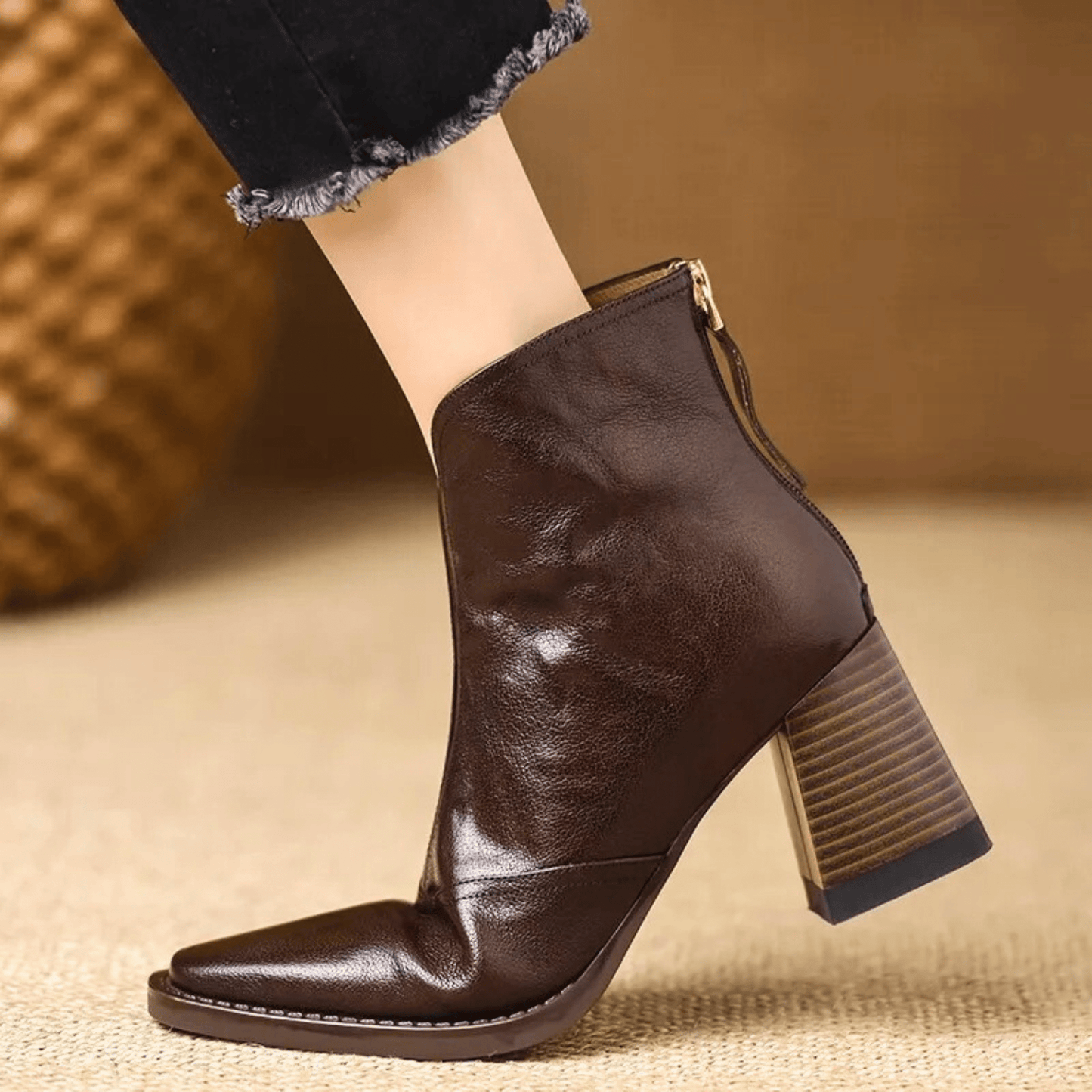 Botines Valeria – Cuero Marrón Chocolate con Tacón Esculpido